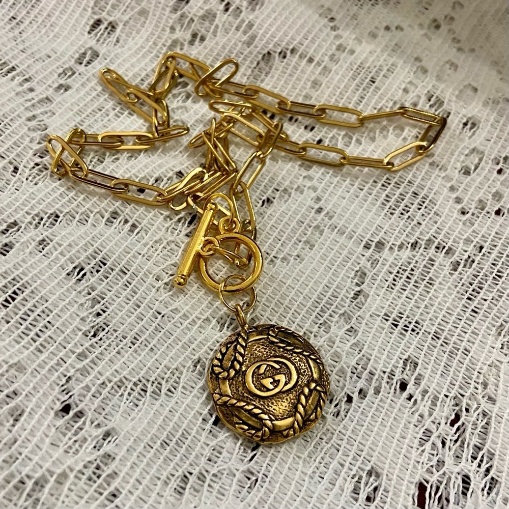 Vintage, Rare Gucci Gold Tone Charm with 18in Gold Plated Chain Necklace - Picture 3 of 7
